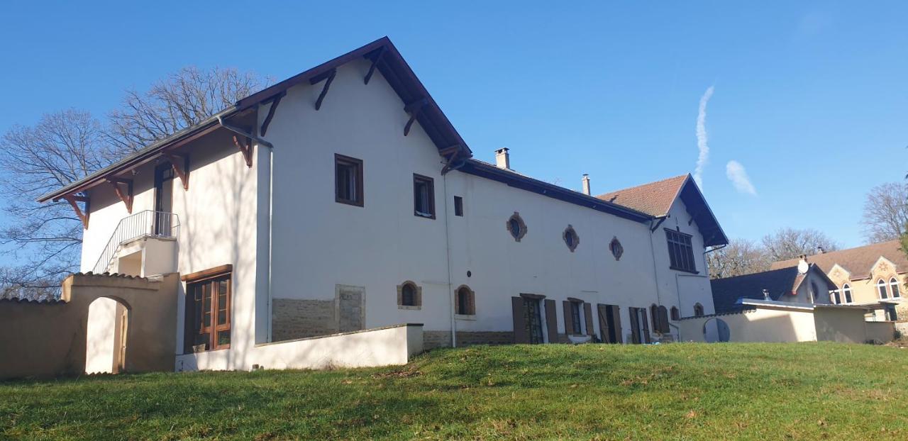 Aux Domaines D'Automne Apartment Peronnas Bagian luar foto